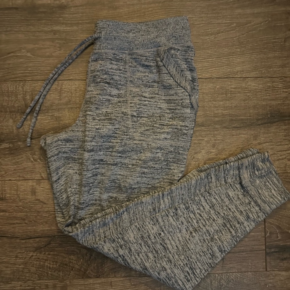 Athleta - Shark Bite- Ankle Jogger - Size Small